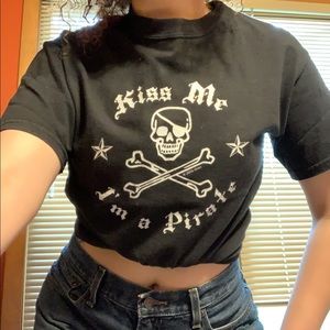 ✨VINTAGE KISS ME IM A PIRATE T ⛓